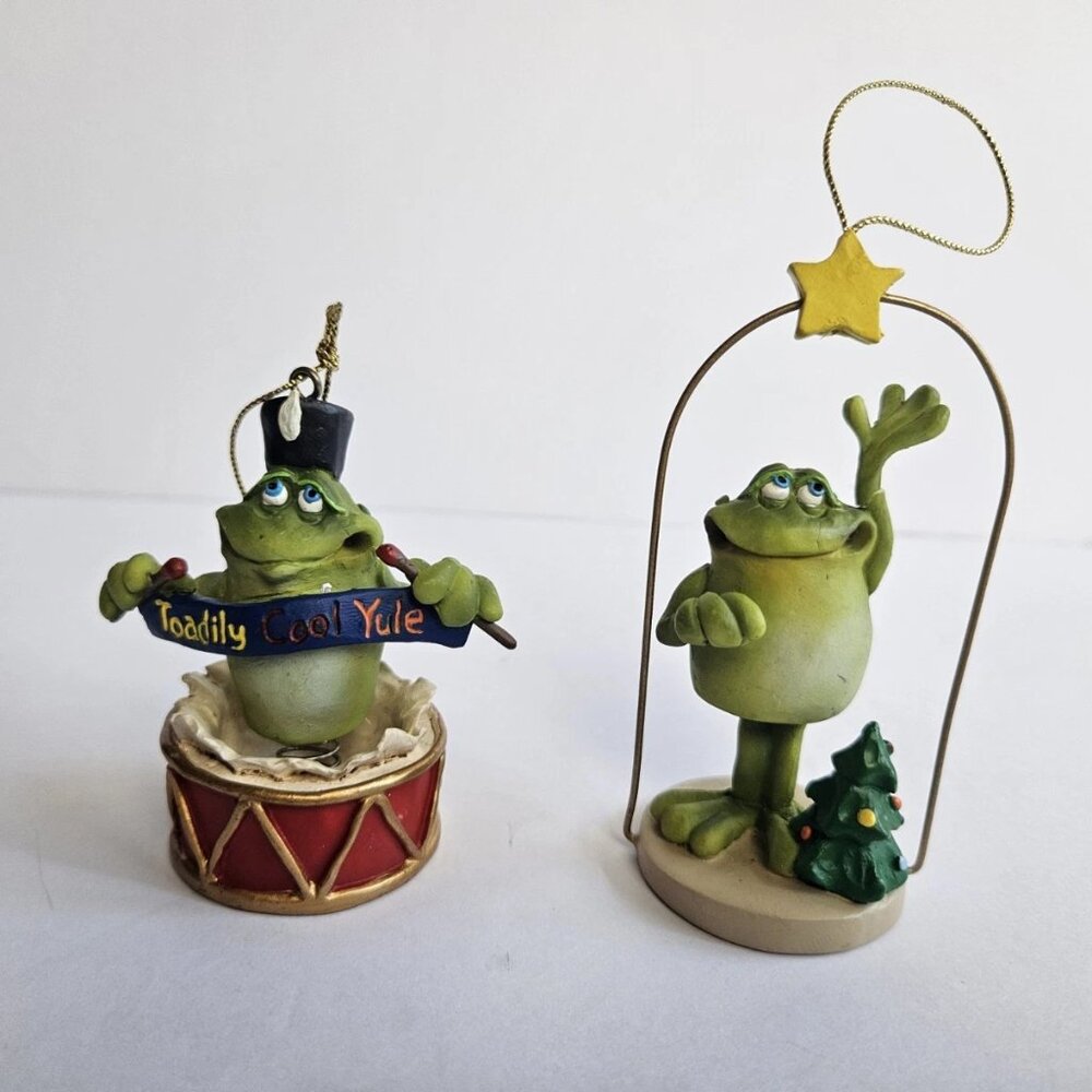 2 Vintage Russ Berrie Douglas Mistletoad Christmas Frog Nodder Bobble Ornaments